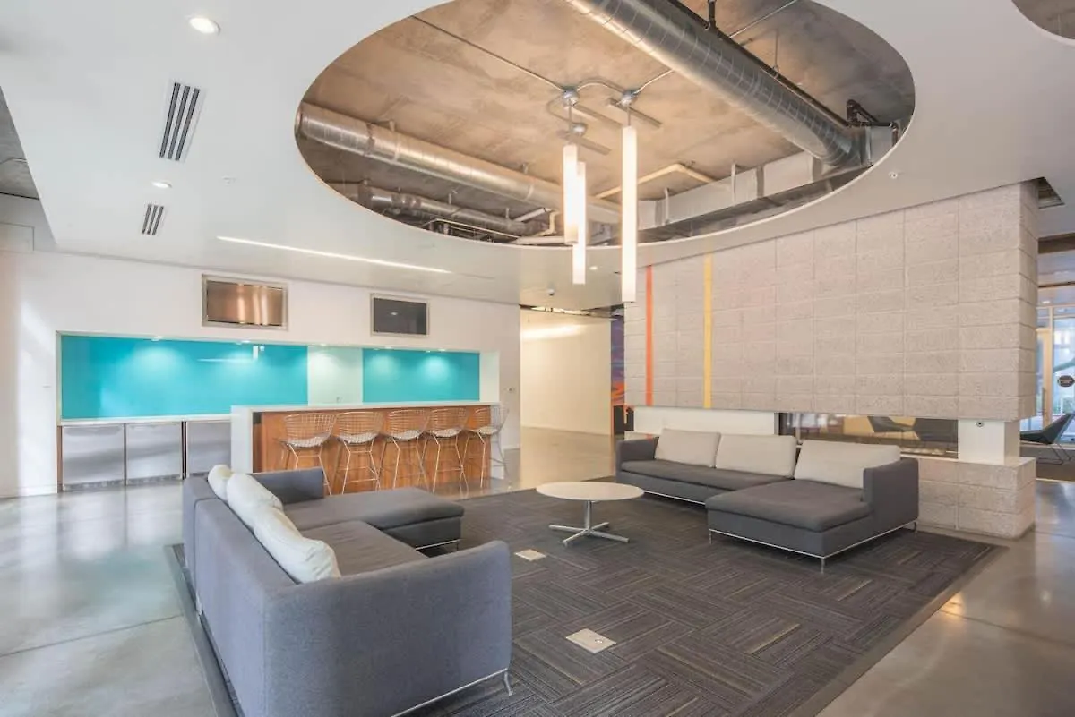 Alluring 2Bd - Dt - Gym, Pool, Parking - Sleeps 8 Phoenix United States