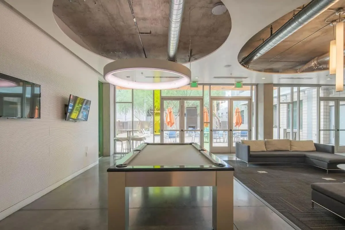 Alluring 2Bd - Dt - Gym, Pool, Parking - Sleeps 8 Phoenix