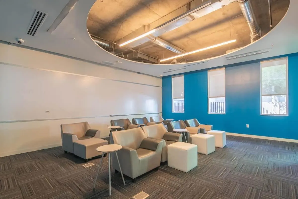 Alluring 2Bd - Dt - Gym, Pool, Parking - Sleeps 8 Phoenix United States