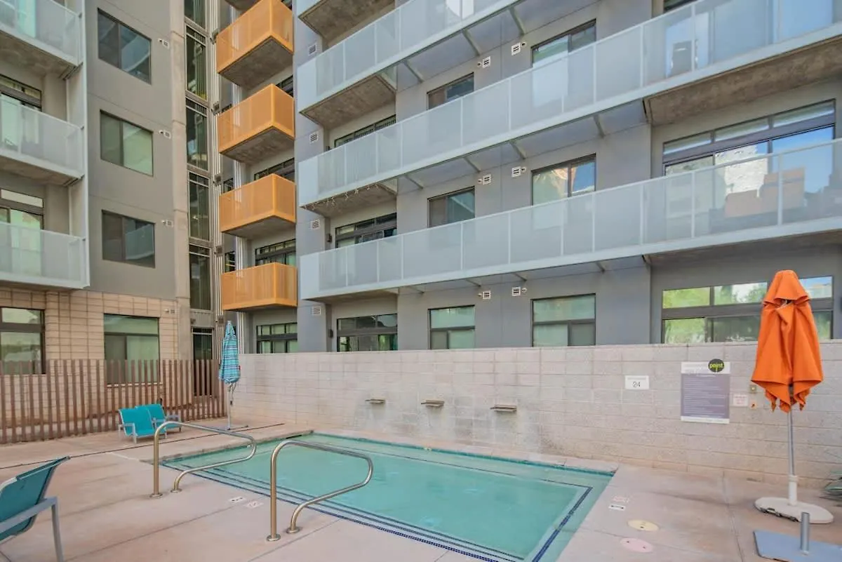Alluring 2Bd - Dt - Gym, Pool, Parking - Sleeps 8 Phoenix