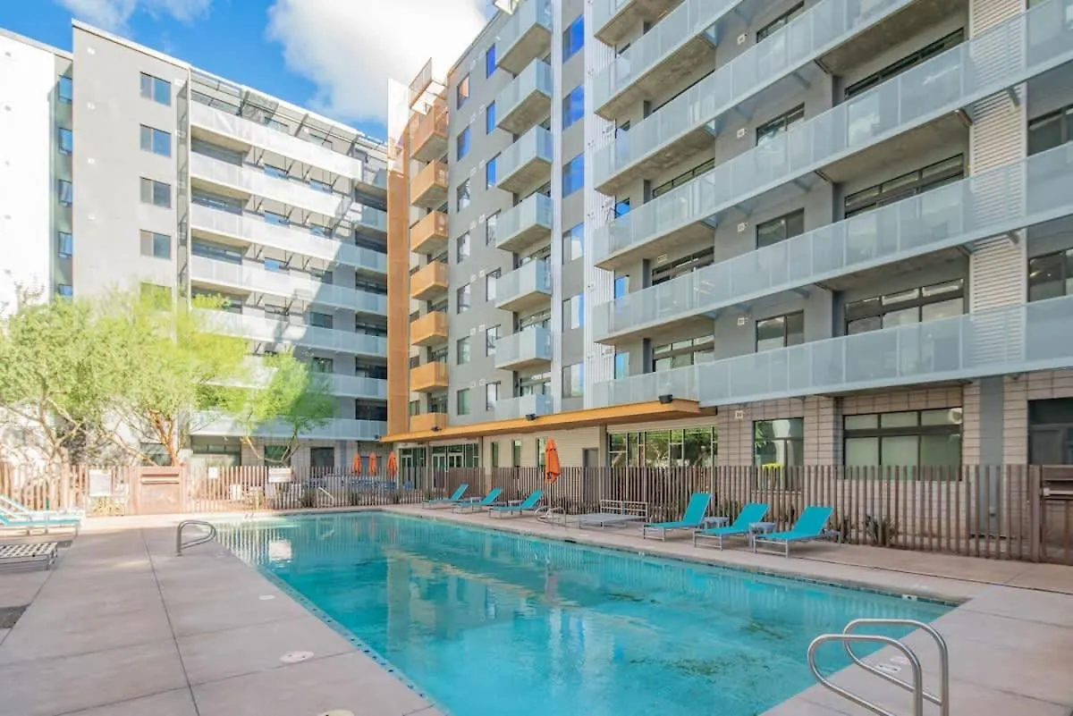 Alluring 2Bd - Dt - Gym, Pool, Parking - Sleeps 8 Phoenix Apartment