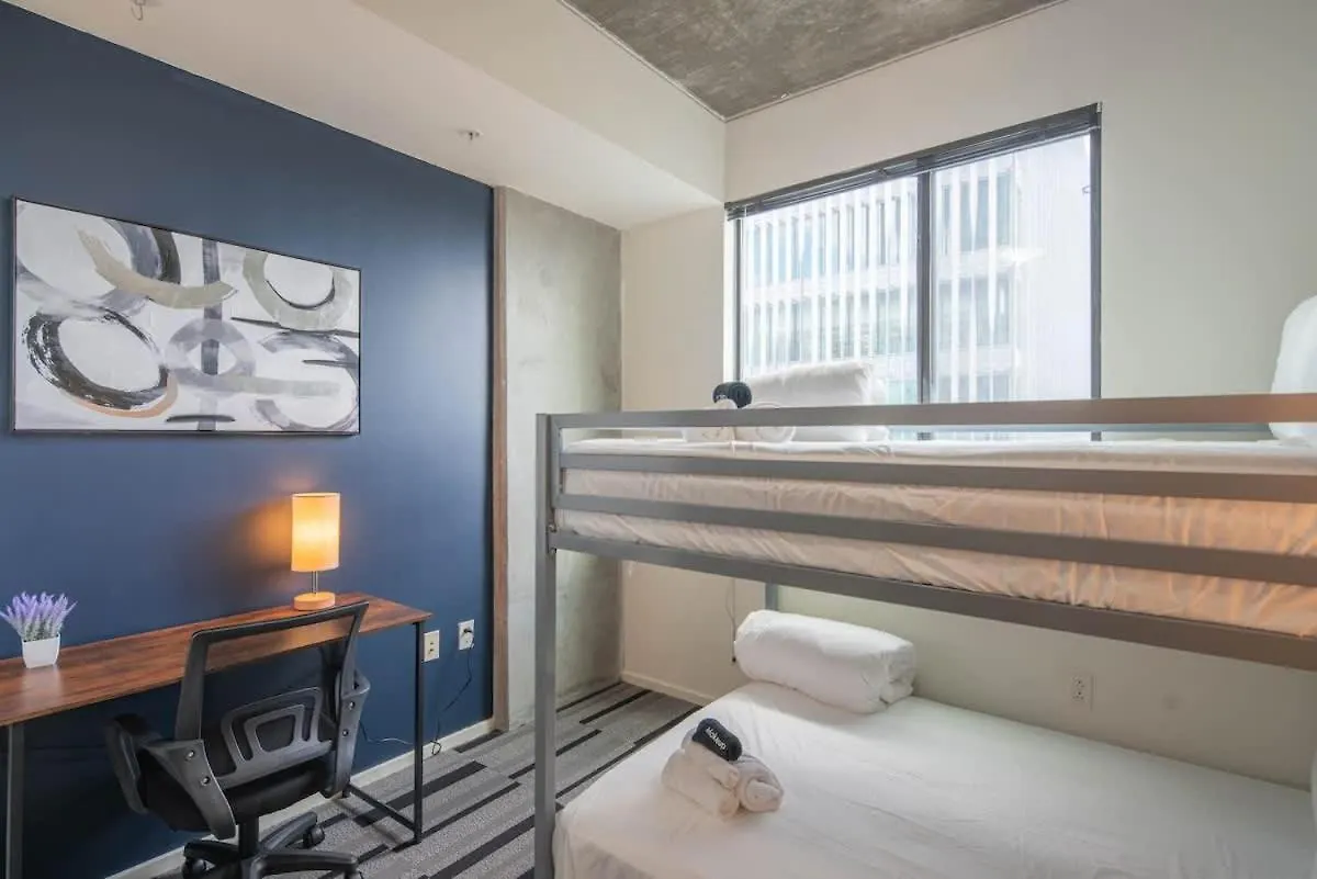 Alluring 2Bd - Dt - Gym, Pool, Parking - Sleeps 8 Phoenix Apartment