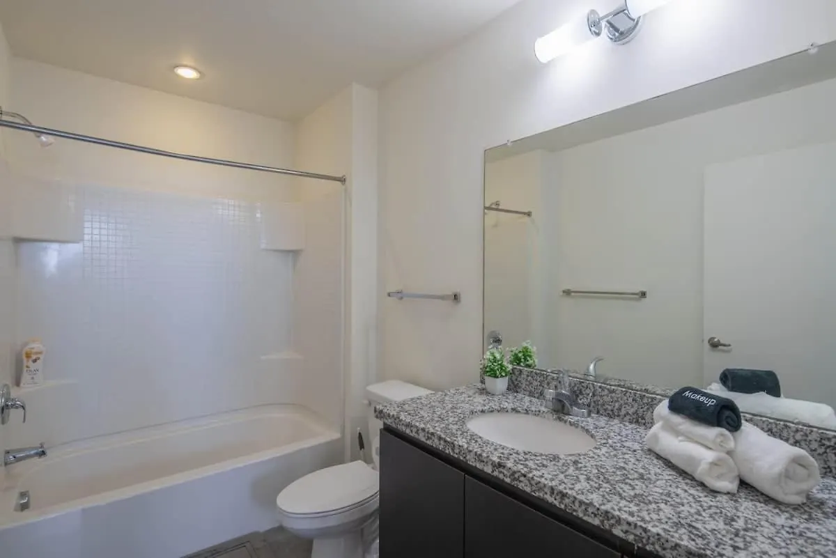 Alluring 2Bd - Dt - Gym, Pool, Parking - Sleeps 8 Phoenix