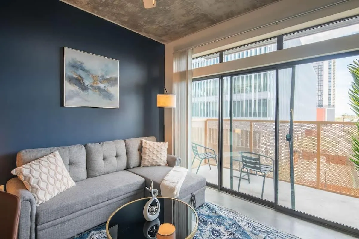 Apartment Alluring 2Bd - Dt - Gym, Pool, Parking - Sleeps 8 Phoenix